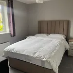 Oberon'S Rest - Spacious 2 Bed House Near Saltaire, Perfect For Families & Contractors Holiday home Bradford (West Yorkshire)