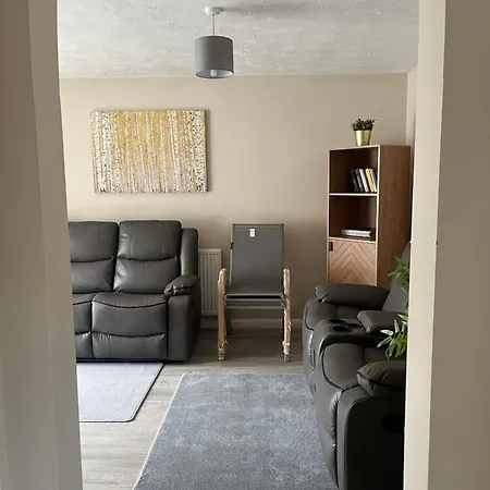 Business & Family Friendly 2 Bed Free Parking Washer Dryer & Garden Ideal For Contractors Too Near Saltaire & Bingley בית נופש *