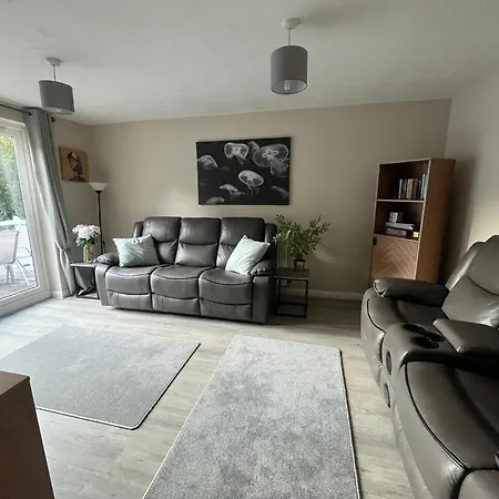 Oberon's Rest - Spacious 2 Bed Perfect For Contractors & Families Near Shipley, Holiday home Bradford (West Yorkshire)