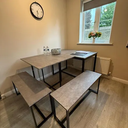 Oberon's Rest - Spacious 2 Bed Perfect For Contractors & Families Near Shipley, Semesterbostad *