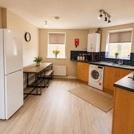 Beautiful, Spacious 2 Bed House, Saltaire-bingley, Sleeps 5 *