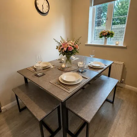 Beautiful, Spacious 2 Bed House, Saltaire-bingley, Sleeps 5 Дом отдыха *