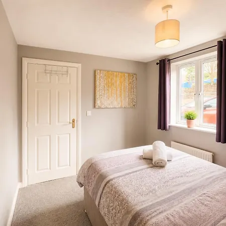 Beautiful, Spacious 2 Bed House, Saltaire-bingley, Sleeps 5 * Брадфорд