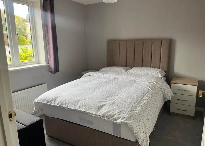 Oberon's Rest - Spacious 2 Bed Perfect For Contractors & Families Near Shipley, Holiday home Bradford (West Yorkshire)