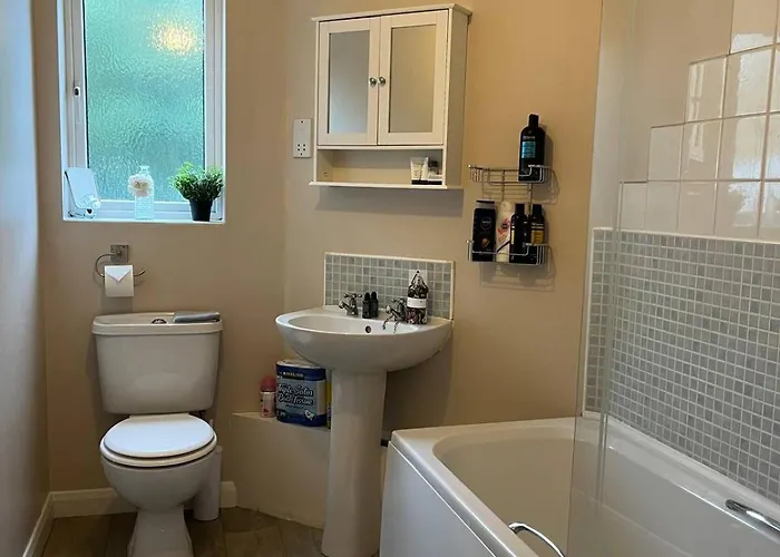 Oberon's Rest - Spacious 2 Bed Perfect For Contractors & Families Near Shipley, Holiday home *